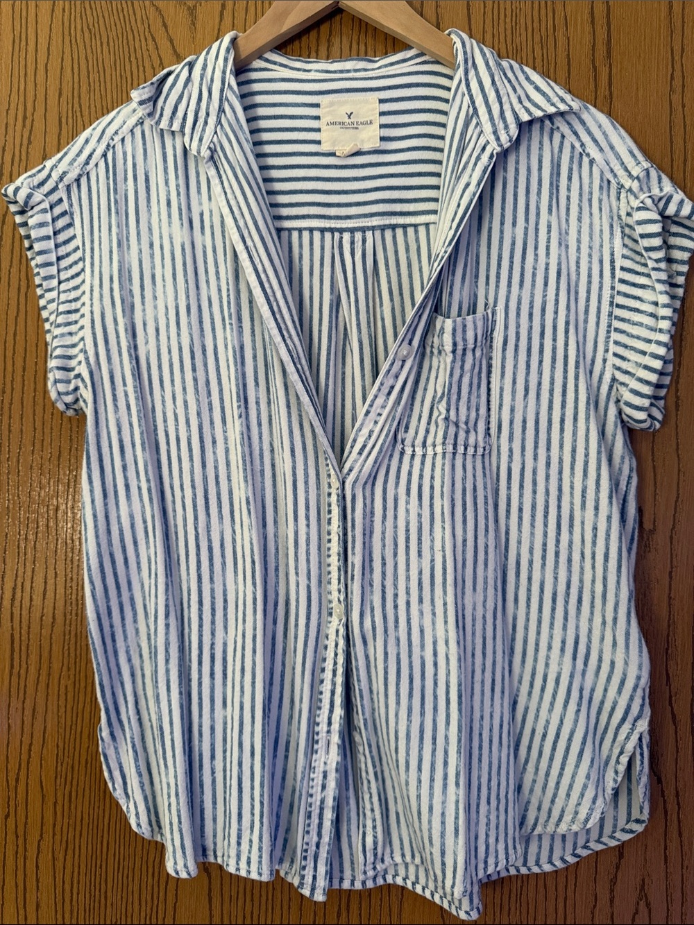American Eagle Outfitters Blue & White Striped Short Sleeve Button-Down